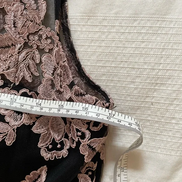 Dress - Picture 4 of 9